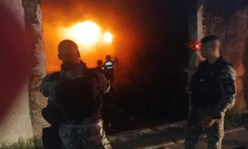 
          Imagem ilustrativa da imagem Dos 12 detidos durante ataque, 6 foram soltos, diz governador do Rio
          