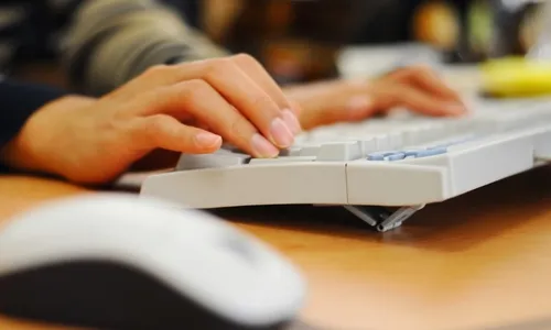 
          Imagem ilustrativa da imagem Duas mil vagas para fazer cursos à distância de graça
          