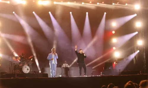 
          Imagem ilustrativa da imagem Dupla e DJ lançam clássico cristão com batida eletrônica
          