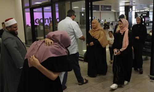 
          Imagem ilustrativa da imagem “É uma grande salvação!”, diz palestina ao chegar ao Estado
          