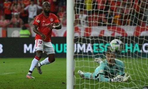 
          Imagem ilustrativa da imagem Em despedida melancólica, Botafogo perde para o Inter e vai para pré-Libertadores
          