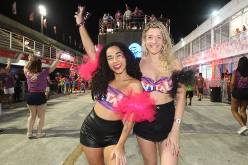 
          Imagem ilustrativa da imagem Em segunda edição no Sambão do Povo, Vital marca encontro de gerações
          