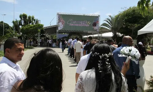 
          Imagem ilustrativa da imagem Emoção em casamento coletivo na Serra
          