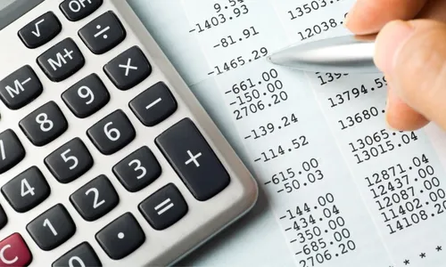 
          Imagem ilustrativa da imagem Entenda como a queda da Selic pode reduzir sua dívida no banco
          