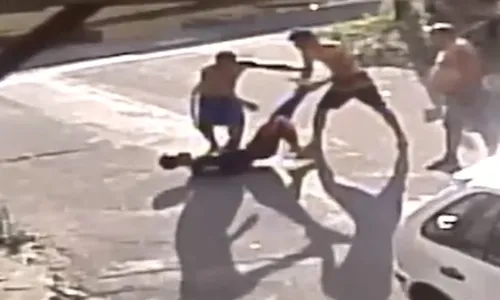 
          Imagem ilustrativa da imagem Entregador de gás é esfaqueado por vizinho na Serra
          