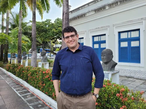 
          Imagem ilustrativa da imagem Escritor Peron Rios é eleito o novo imortal da Academia Pernambucana de Letras
          