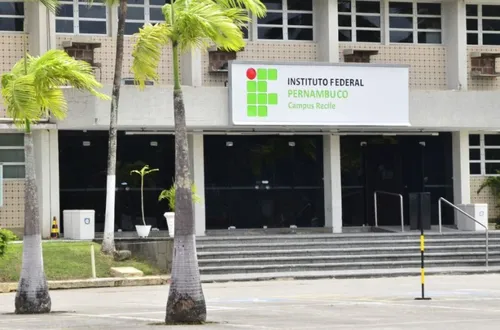 
          Imagem ilustrativa da imagem Estão abertas inscrições para 5.414 vagas em 132 cursos gratuitos do IFPE
          