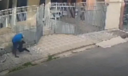 
          Imagem ilustrativa da imagem Estudante é assaltada e jogada no chão por bandido em Guarapari
          