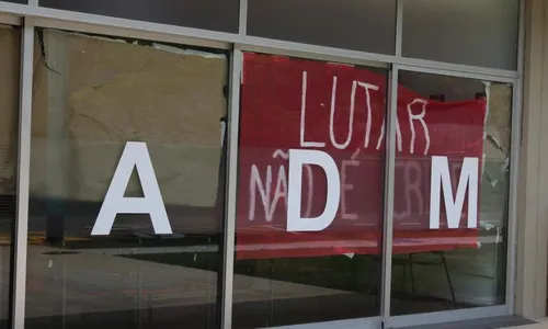 
          Imagem ilustrativa da imagem Estudantes entram com ação contra a USP para tentar impedir reprovação por greve
          