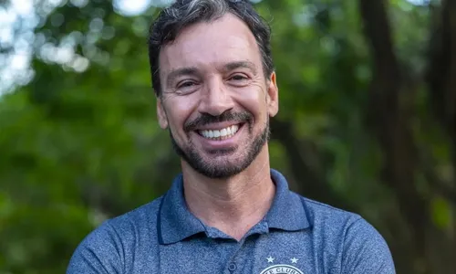 
          Imagem ilustrativa da imagem Ex-goleiro de Grêmio e Flamengo, Emerson Ferretti é eleito presidente do Bahia
          