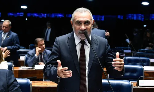 
          Imagem ilustrativa da imagem Ex-senador Telmário Mota é preso por suspeita de mandar matar mãe da filha
          