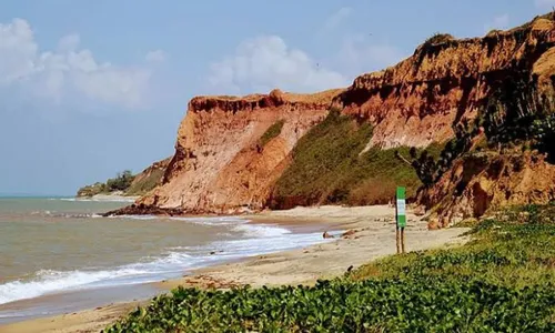 
          Imagem ilustrativa da imagem Falésias de Marataízes podem virar patrimônio cultural
          