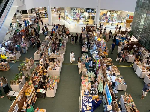
          Imagem ilustrativa da imagem Feira em shopping traz peças do artesanato pernambucano
          