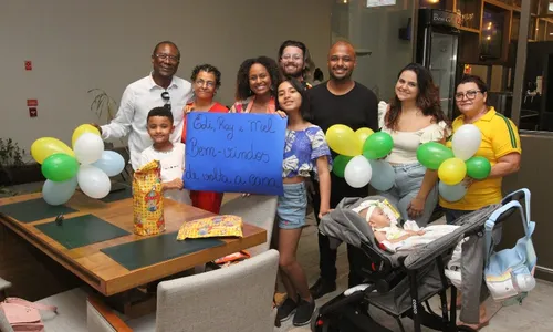 
          Imagem ilustrativa da imagem Festa no aeroporto de Vitória na volta de Israel. Veja os depoimentos de capixabas
          
