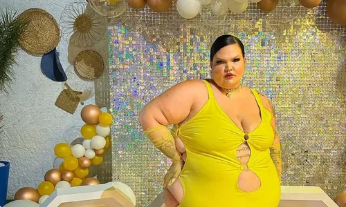 
          Imagem ilustrativa da imagem Filha de Thais Carla sofre acidente com porta de vidro. Veja momento
          