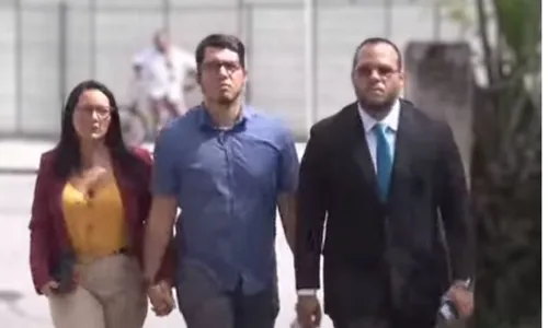 
          Imagem ilustrativa da imagem Filho caçula de médico assassinado ficou “abismado” com absolvição do irmão
          