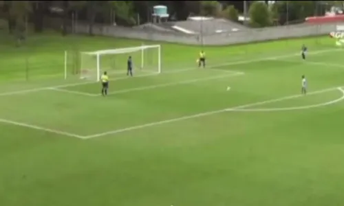 
          Imagem ilustrativa da imagem Filho de Bruno e Eliza Samudio segue os passos do pai e defende pênaltis na base
          