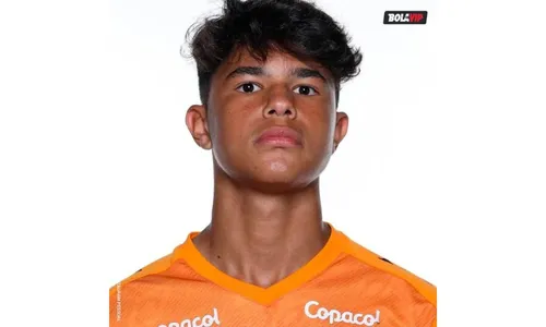 
          Imagem ilustrativa da imagem Filho de Bruno e Eliza Samudio segue os passos do pai e defende pênaltis na base
          