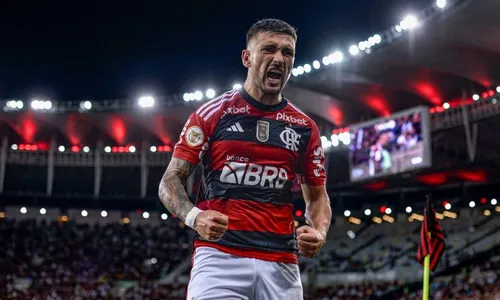 
          Imagem ilustrativa da imagem Flamengo vence o Bragantino, sobe para 3º e fica a dois pontos do líder Palmeiras
          