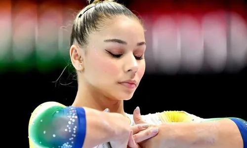 
          Imagem ilustrativa da imagem Flávia Saraiva é prata do individual geral da ginástica no Pan de Santiago
          