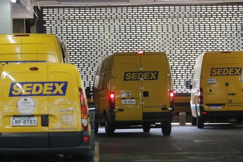 
          Imagem ilustrativa da imagem Funcionários aceitam proposta dos Correios e cancelam greve na Black Friday
          