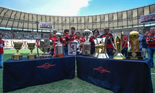 
          Imagem ilustrativa da imagem Gabigol chora em despedidas de Filipe Luís e Rodrigo Caio do Flamengo no Maracanã
          