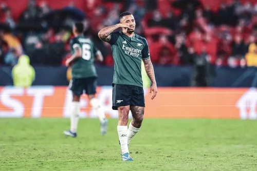 
          Imagem ilustrativa da imagem Gabriel Jesus afirma que fazer gols 'não é um dos seus pontos fortes'
          