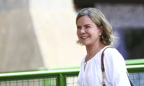 
          Imagem ilustrativa da imagem Gleisi Hoffmann deixa UTI e se recupera bem após cirurgia no coração
          