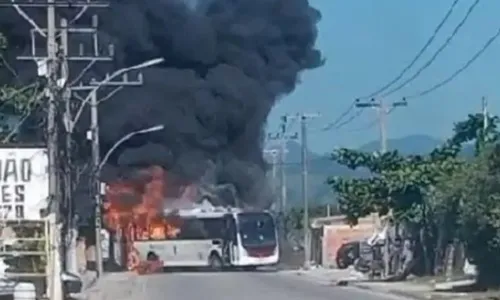 
          Imagem ilustrativa da imagem Governo atribui ataque a ônibus a fuga de líder máximo da milícia
          