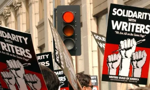 
          Imagem ilustrativa da imagem Greve de Hollywood: sindicato de roteiristas chega à fase final de negociações
          