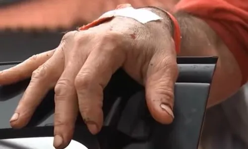 
          Imagem ilustrativa da imagem Homem é esfaqueado pelo namorado da ex-mulher ao buscar o filho na Serra
          