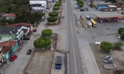 
          Imagem ilustrativa da imagem Homem é morto com facadas e suspeito foge num cavalo branco
          