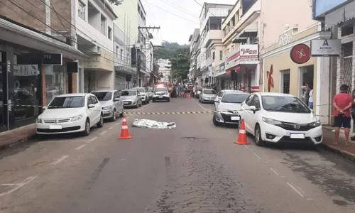 
          Imagem ilustrativa da imagem Homem é morto durante assalto a joalheira no Sul do ES
          