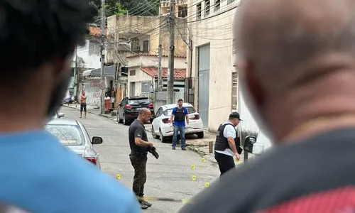 
          Imagem ilustrativa da imagem Homem é morto por criminosos no meio da rua em Vitória
          