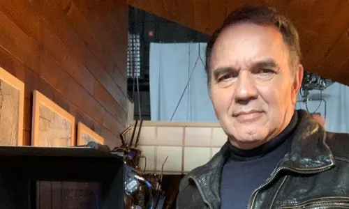 
          Imagem ilustrativa da imagem Humberto Martins relata síndrome do pânico por assédio de fãs em sua 'fase galã'
          