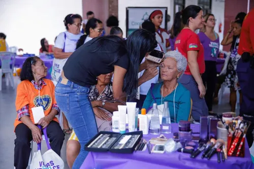 
          Imagem ilustrativa da imagem Idosos participam de feira de serviços promovida pela Prefeitura
          