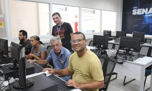 
          Imagem ilustrativa da imagem Indústrias vão ensinar profissão de graça e contratar mil todo mês
          