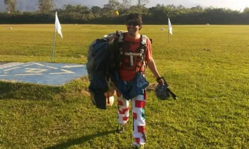 
          Imagem ilustrativa da imagem Instrutor de parapente é encontrado morto após desaparecer no mar, em SP
          