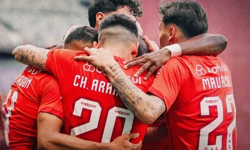 
          Imagem ilustrativa da imagem Inter é salvo pela trave, vence Cruzeiro e respira na tabela do Brasileirão
          