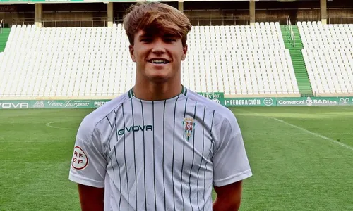 
          Imagem ilustrativa da imagem Jogador espanhol é encontrado morto entre vagões de trem após desaparecimento
          