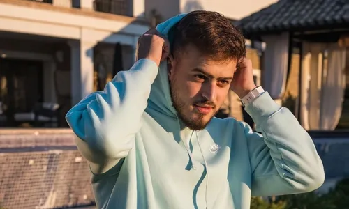 
          Imagem ilustrativa da imagem Jon Vlogs: Quem é o influenciador que afirma ganhar R$ 100 milhões por ano
          