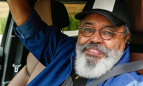 
          Imagem ilustrativa da imagem Jorge Aragão anuncia remissão de câncer e finaliza último ciclo de quimioterapia
          