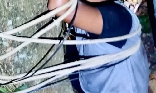 
          Imagem ilustrativa da imagem Jovem é amarrado em pedra para ser morto por criminosos, mas é salvo pela PM no ES
          