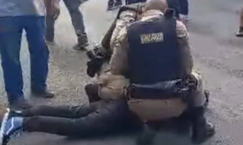 
          Imagem ilustrativa da imagem Jovem ferida em ataque a escola recebe alta de hospital
          