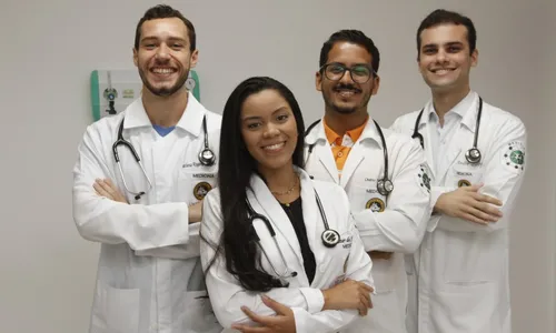 
          Imagem ilustrativa da imagem Jovens falam dos desafios que enfrentam para se formar em Medicina
          