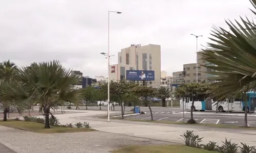 
          Imagem ilustrativa da imagem Jovens são esfaqueados ao tentar impedir assalto na Praia de Camburi
          