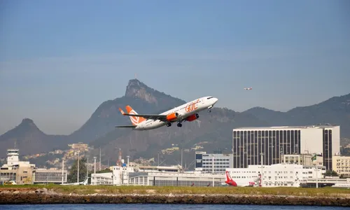 
          Imagem ilustrativa da imagem Limite de passageiros do Santos Dumont deve ficar próximo a 6,5 milhões
          