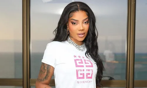 
          Imagem ilustrativa da imagem Ludmilla anuncia vendas para cruzeiro Numanice
          