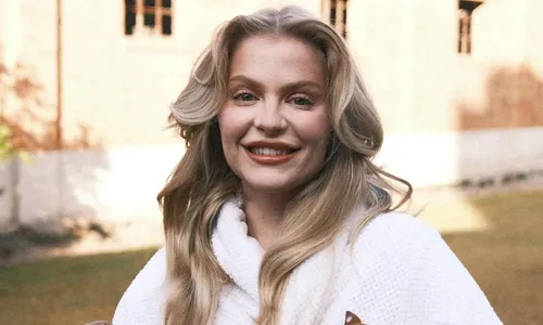 
          Imagem ilustrativa da imagem Luísa Sonza ressurge nas redes sociais após término e explica abandono do celular
          