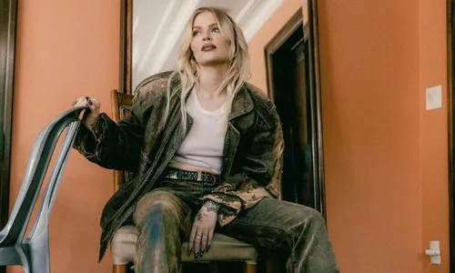 
          Imagem ilustrativa da imagem Luísa Sonza vai continuar cantando 'Chico' em shows após traição? cantora responde
          